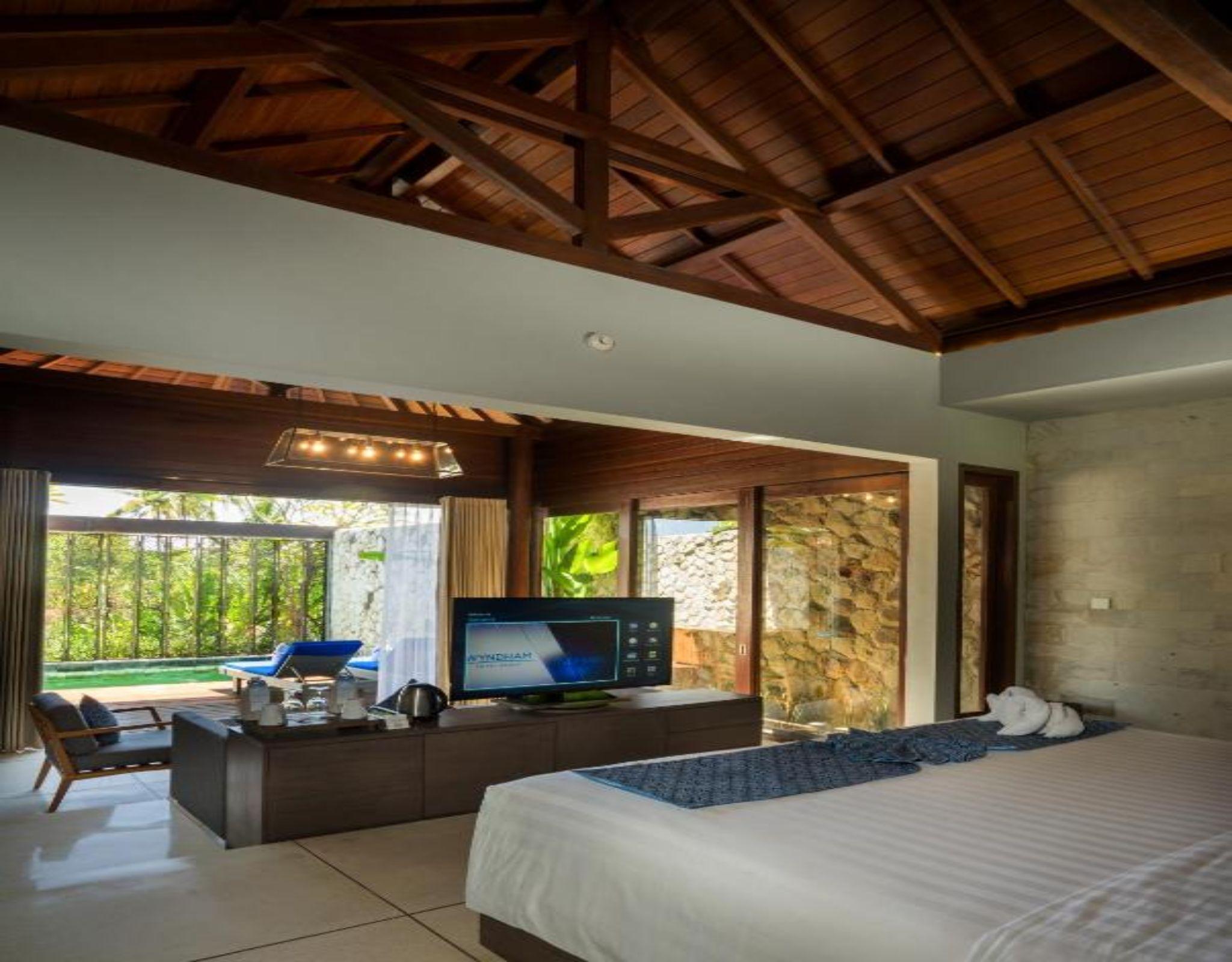 Wyndham Tamansari Jivva Resort Bali Siyut Esterno foto A bedroom at the resort