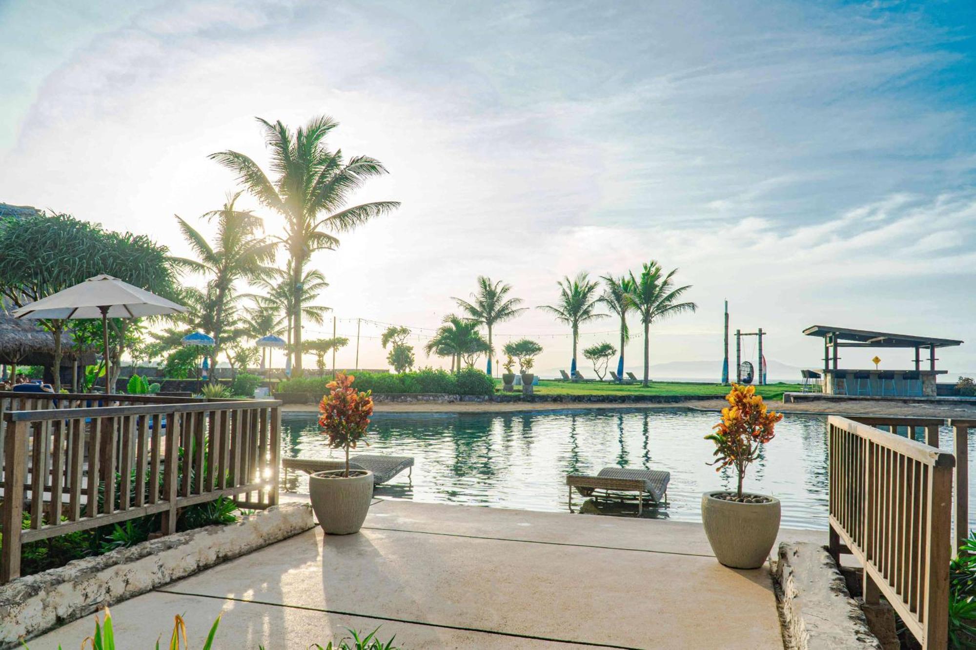 Wyndham Tamansari Jivva Resort Bali Siyut Esterno foto The pool at the hotel