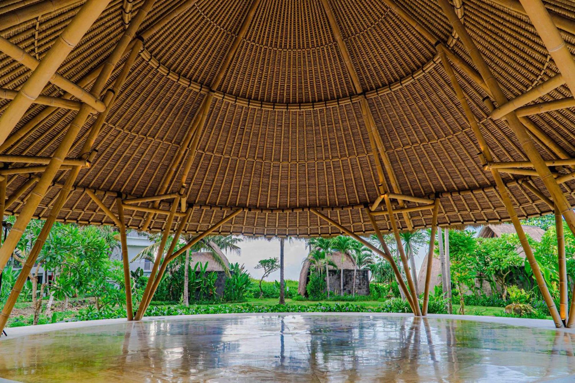 Wyndham Tamansari Jivva Resort Bali Siyut Esterno foto The interior of the pavilion