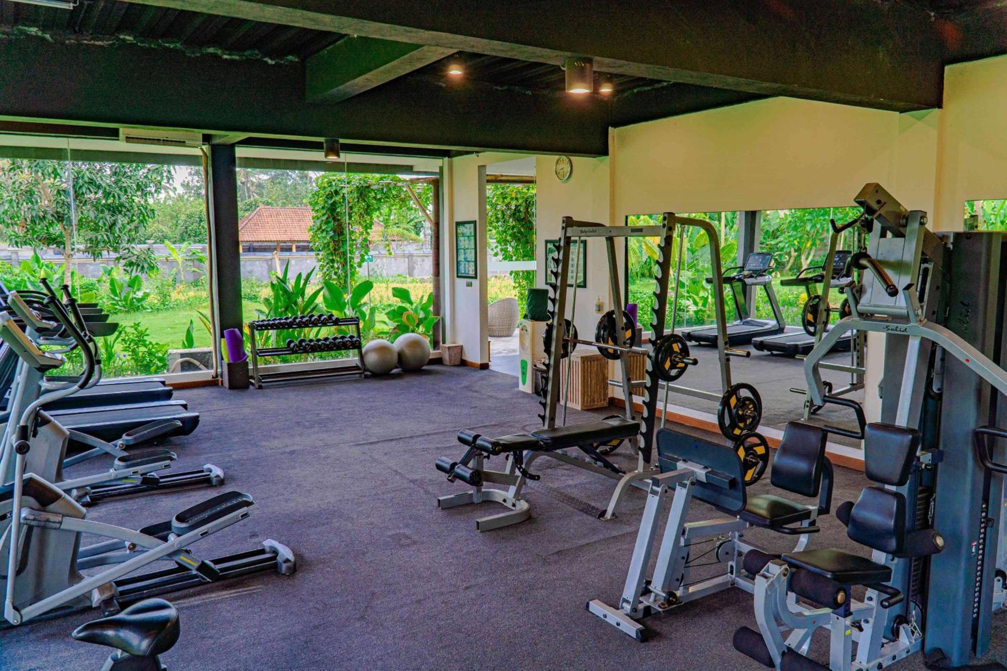Wyndham Tamansari Jivva Resort Bali Siyut Esterno foto The gym at the resort