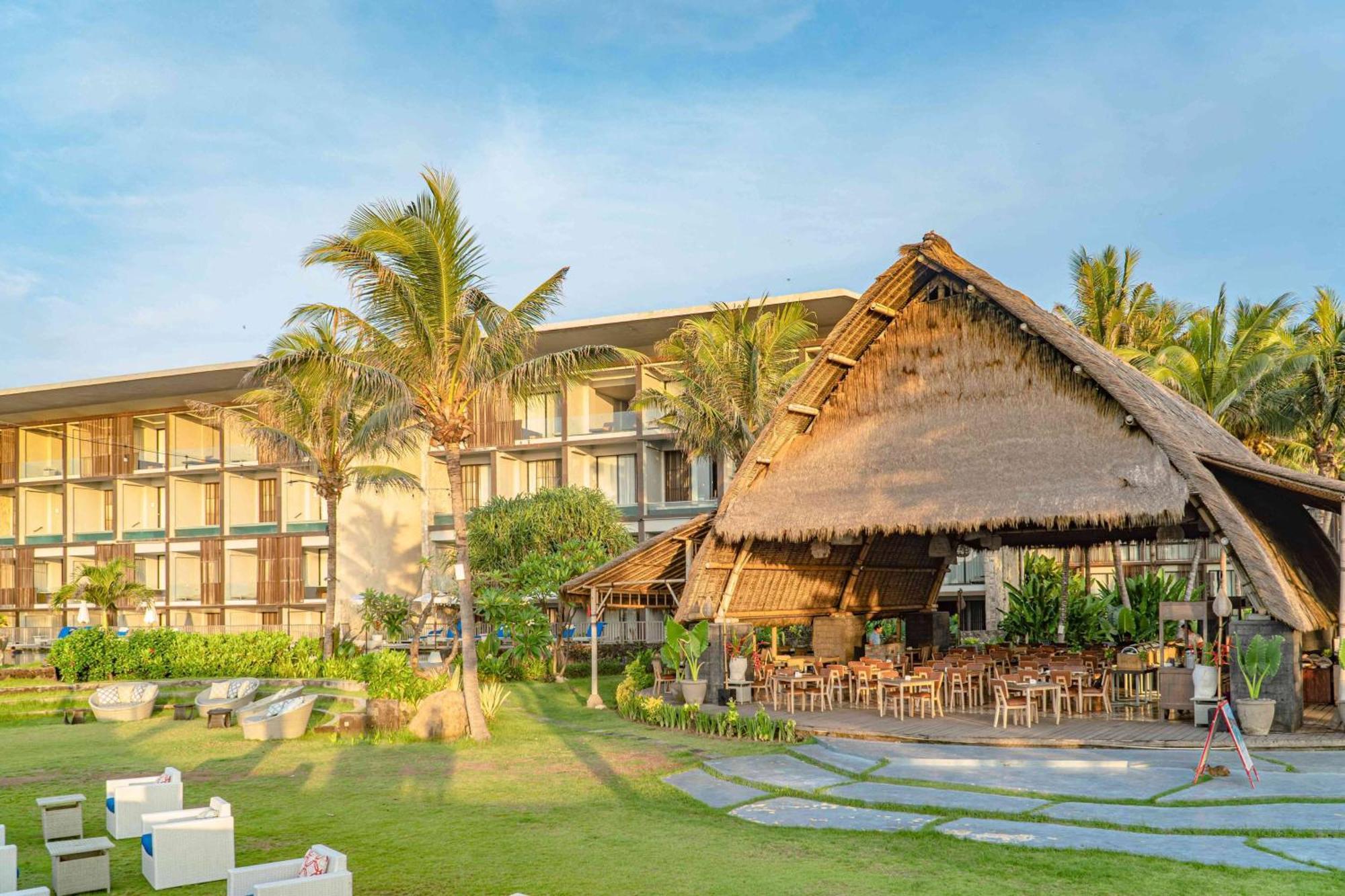 Wyndham Tamansari Jivva Resort Bali Siyut Esterno foto The resort's main building