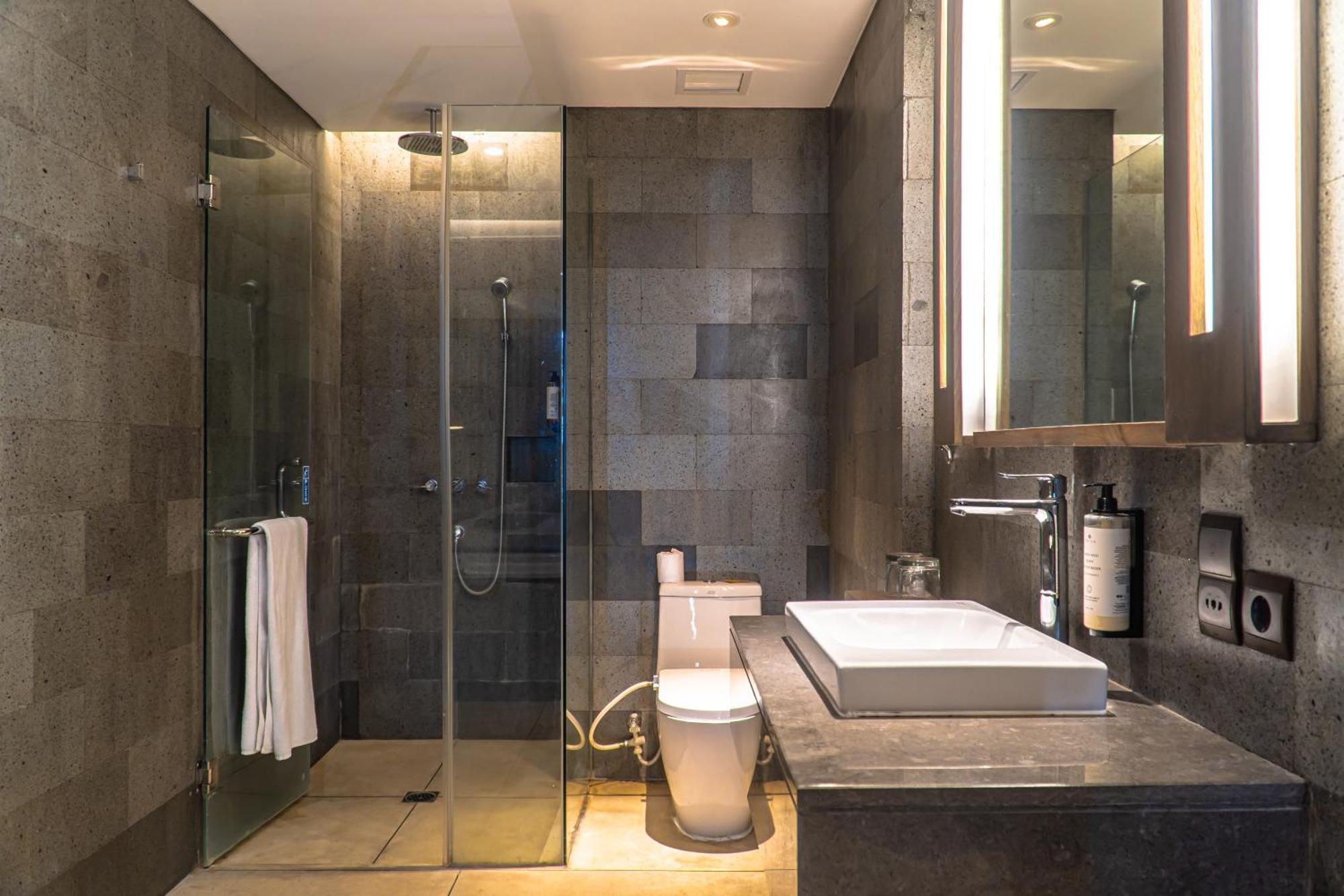 Wyndham Tamansari Jivva Resort Bali Siyut Esterno foto A modern bathroom