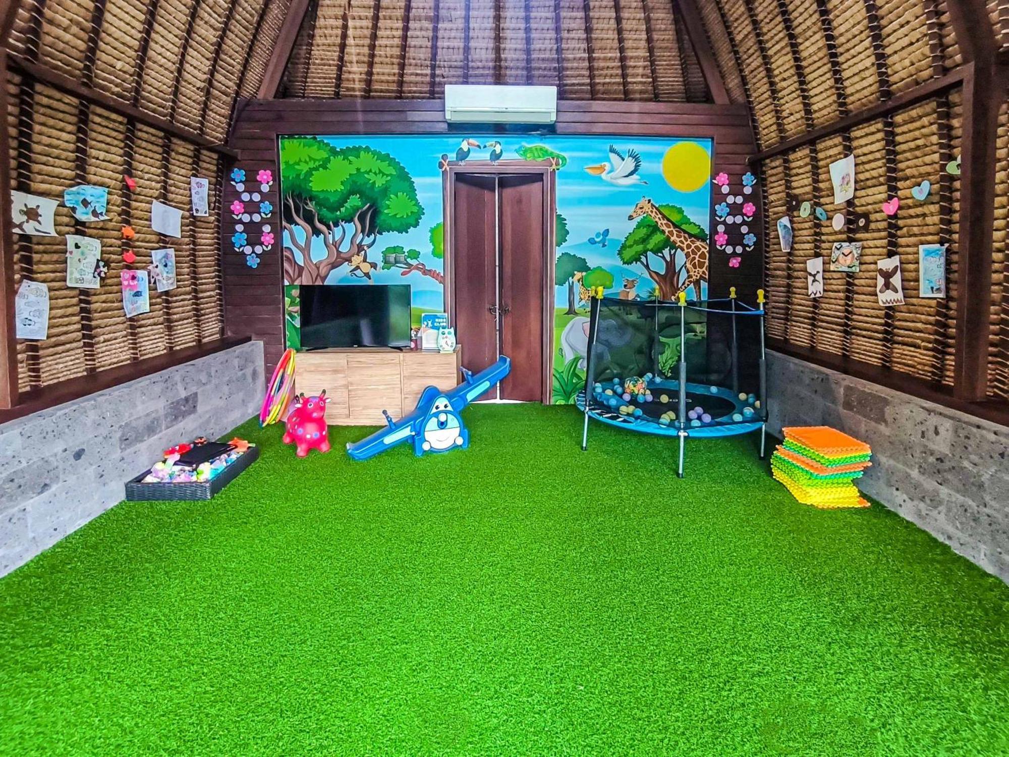 Wyndham Tamansari Jivva Resort Bali Siyut Esterno foto The interior of the children's play area